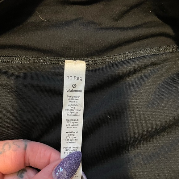 Size 10 speed up shorts - Picture 2 of 5